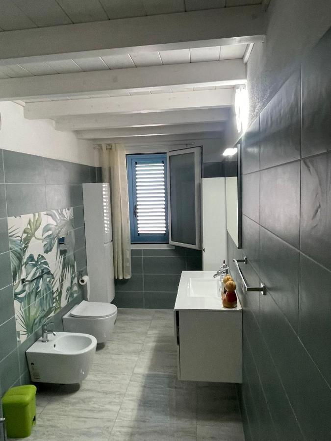 La Perla Del Mare 2 Bed & Breakfast La Caletta Bagian luar foto