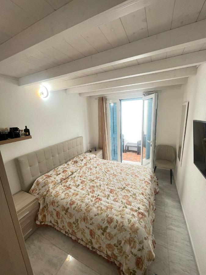 La Perla Del Mare 2 Bed & Breakfast La Caletta Bagian luar foto