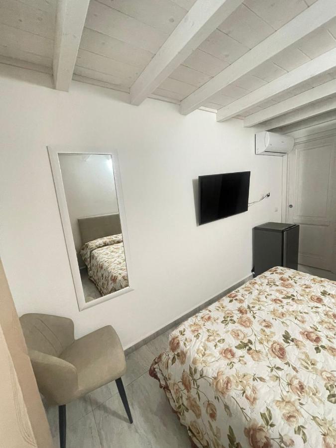 La Perla Del Mare 2 Bed & Breakfast La Caletta Bagian luar foto